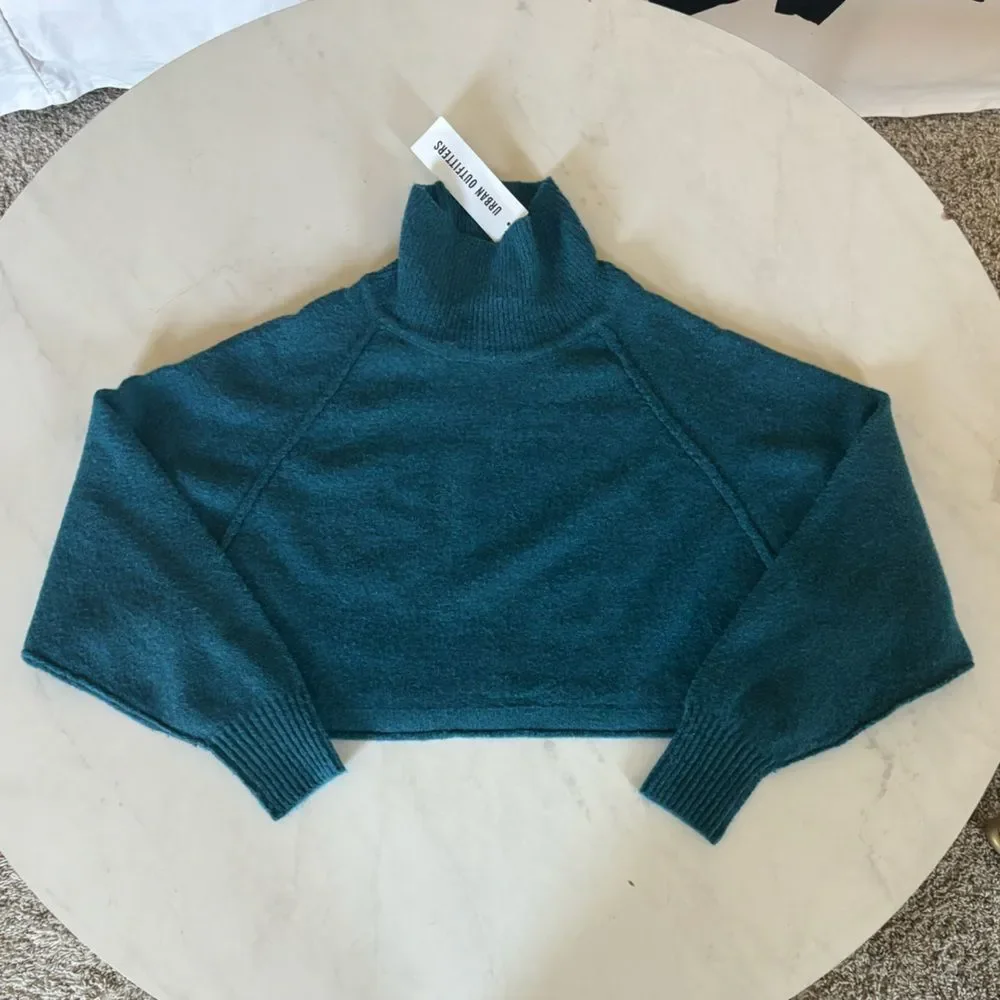 Urban Outfitters Kyla Cropped Turtleneck Sweater Teal Long Sleeve Size XS NWT